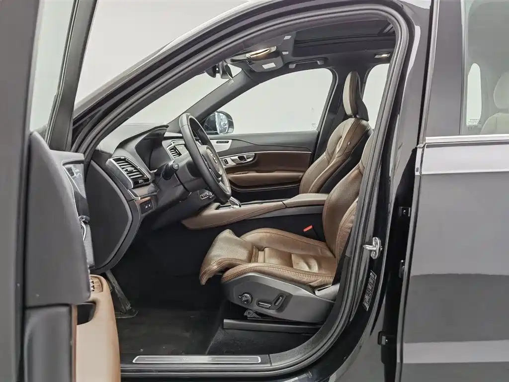 Volvo XC90 2023 T8 RECHARGE Luxury 7 мест