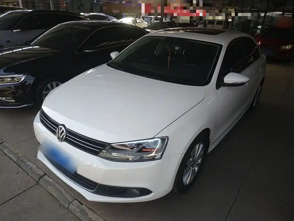 Volkswagen Sagitar 2015