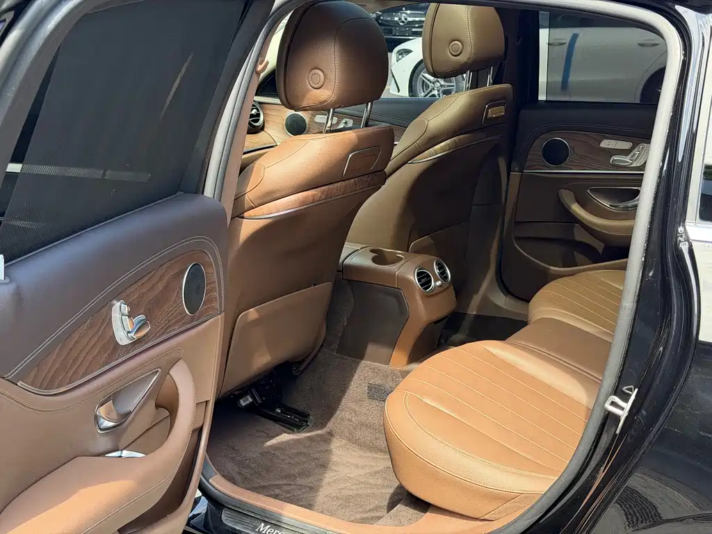 Mercedes-Benz E-Class — миниатюра 12