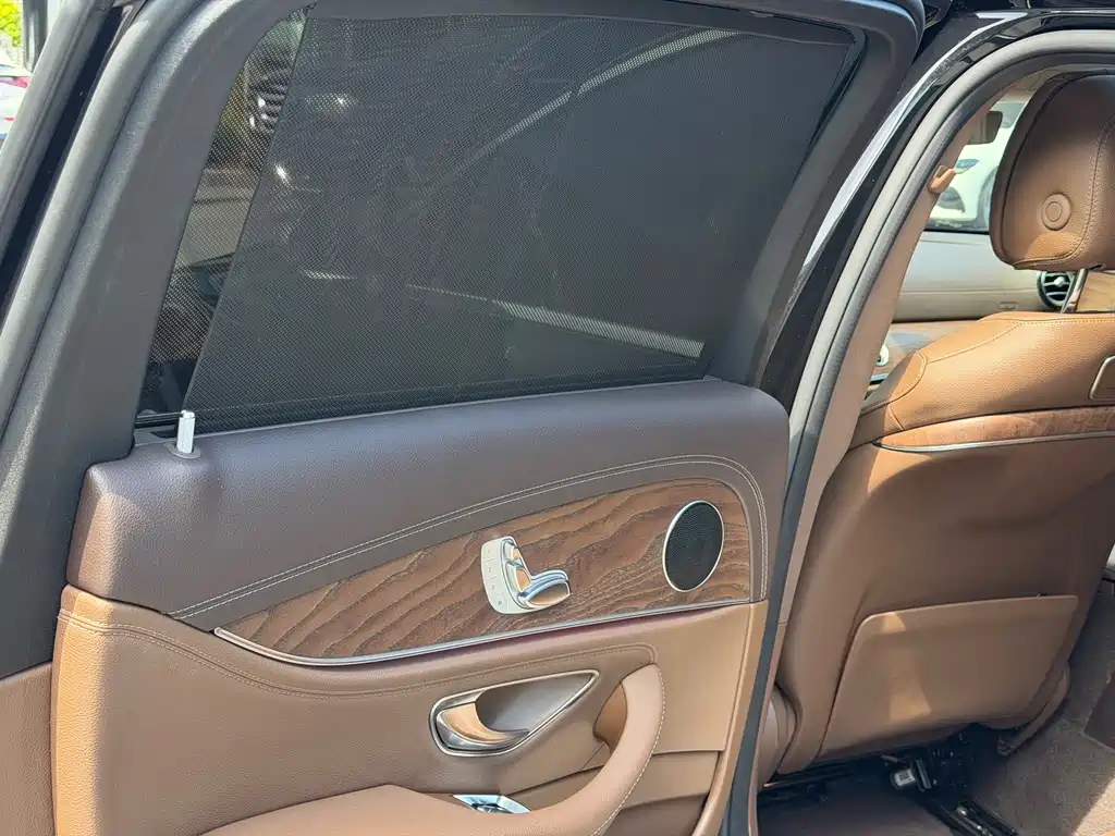 Mercedes-Benz E-Class — миниатюра 14