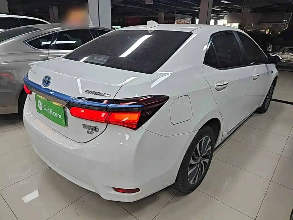 Toyota Corolla Hybrid — миниатюра 7