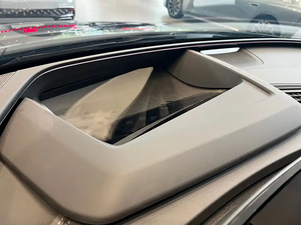 Audi A6L e-tron — миниатюра 8