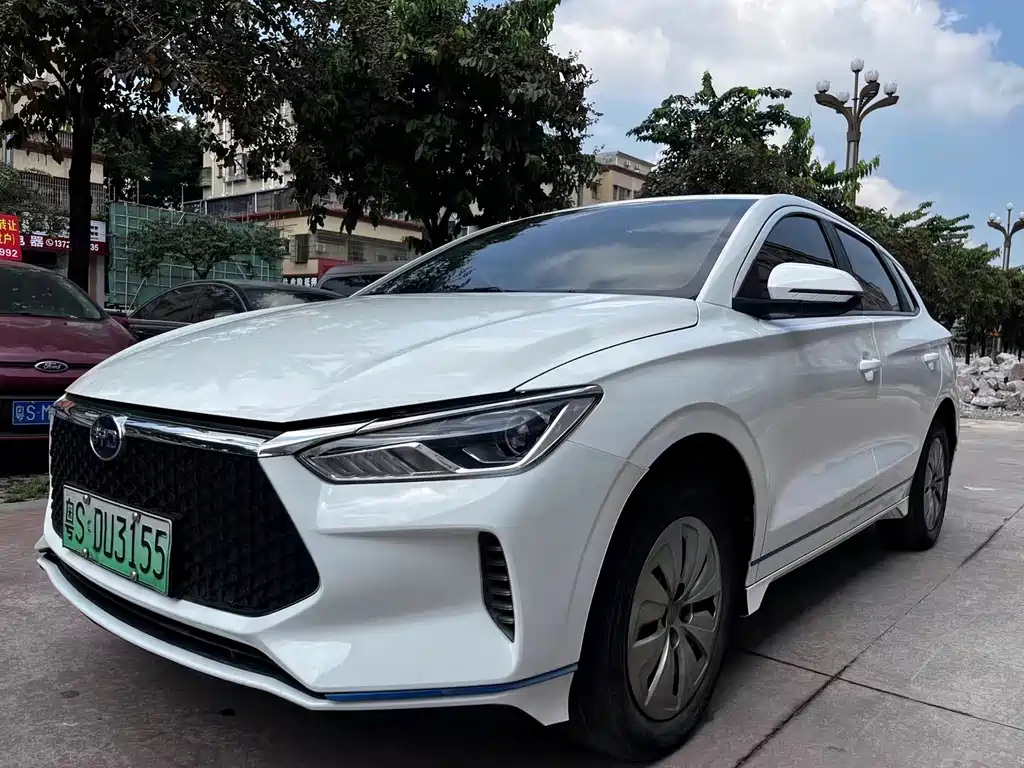 BYD E2