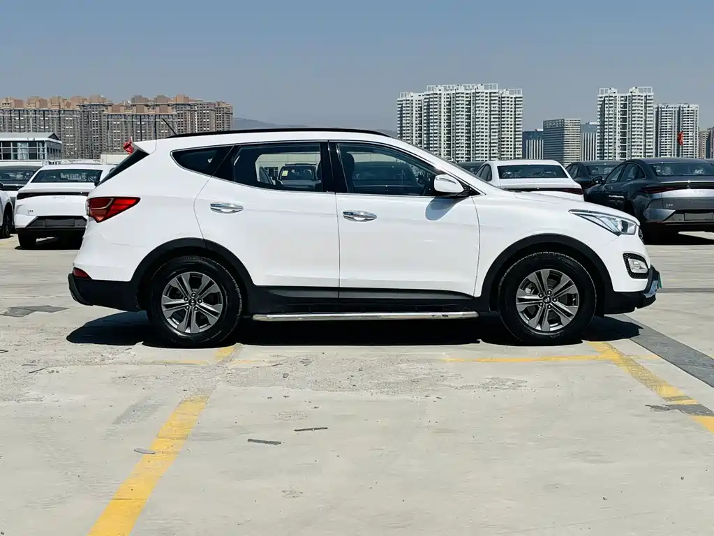 Hyundai Santa Fe 2013 2.4L AT