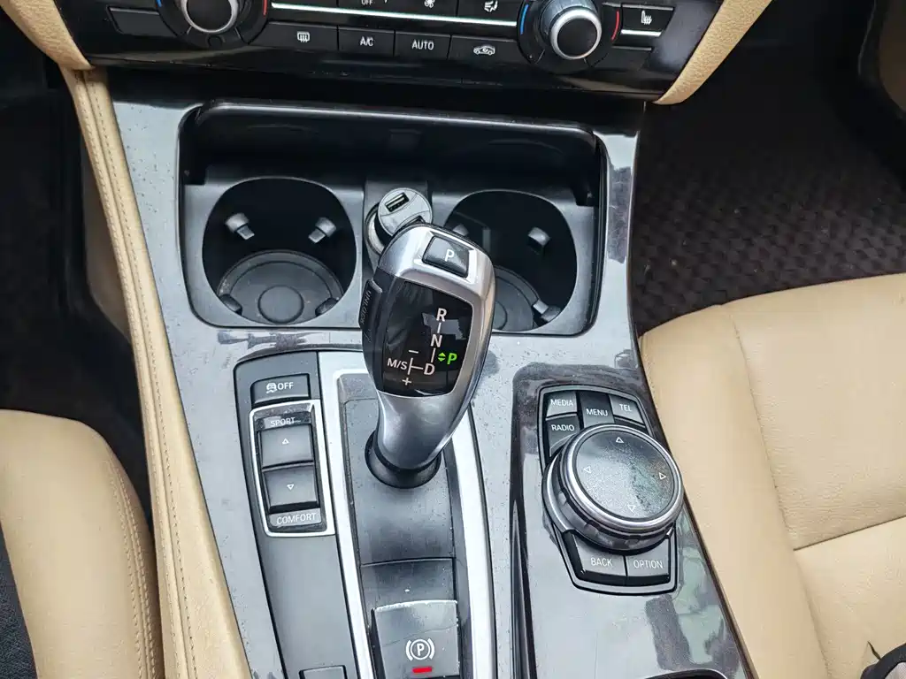 BMW 5 Series — миниатюра 10
