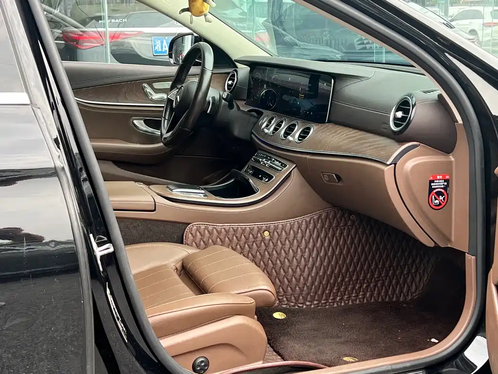 Mercedes-Benz E-Class — миниатюра 4