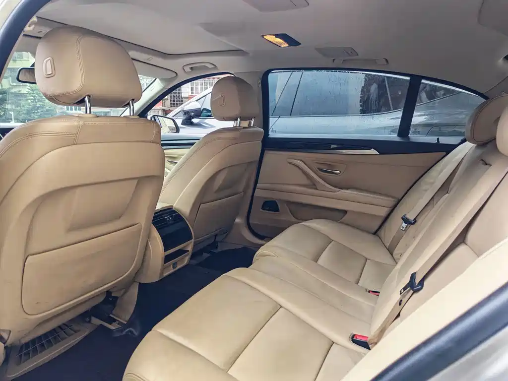 BMW 5 Series — миниатюра 3