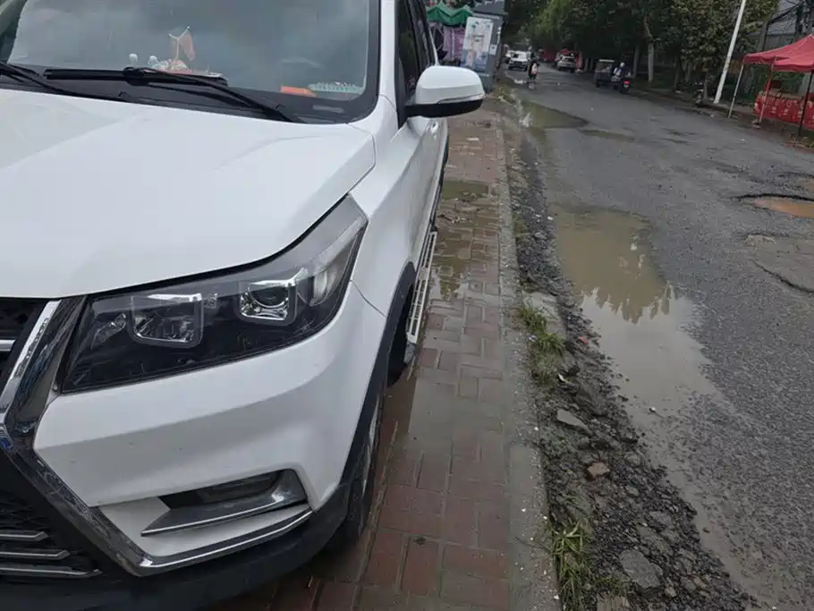 BAIC HUANSU BAIC MAGIC SPEED S3