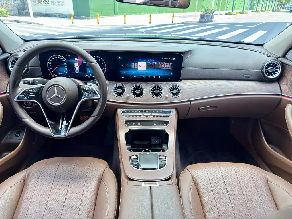 Mercedes-Benz E-Class — миниатюра 6
