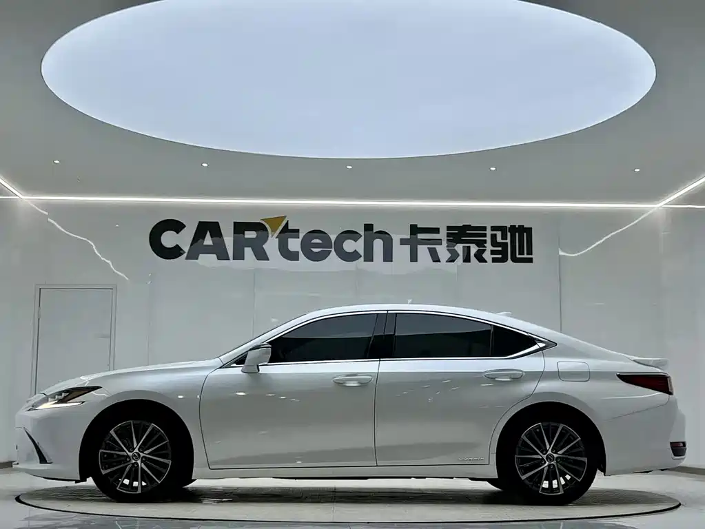 Lexus ES 2022 300h