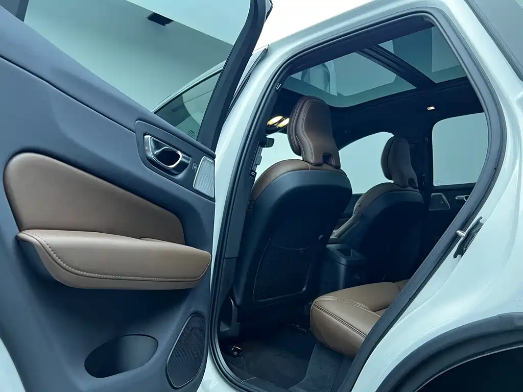Volvo XC60 PHEV — миниатюра 20