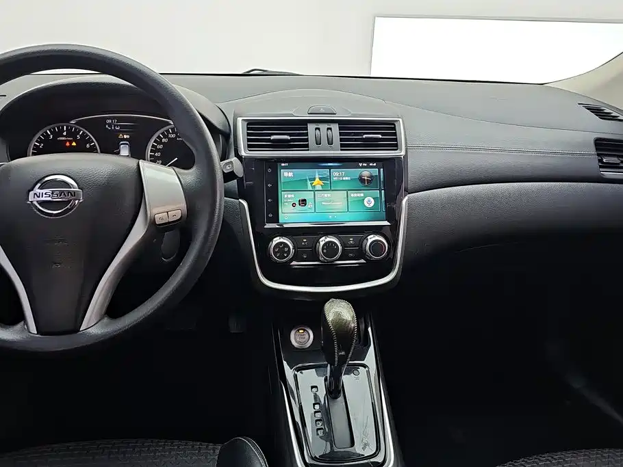 Nissan Tiida — миниатюра 13