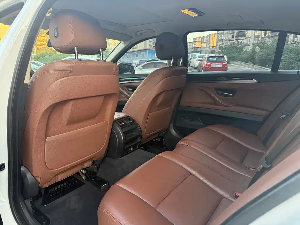 BMW 5 Series — миниатюра 9