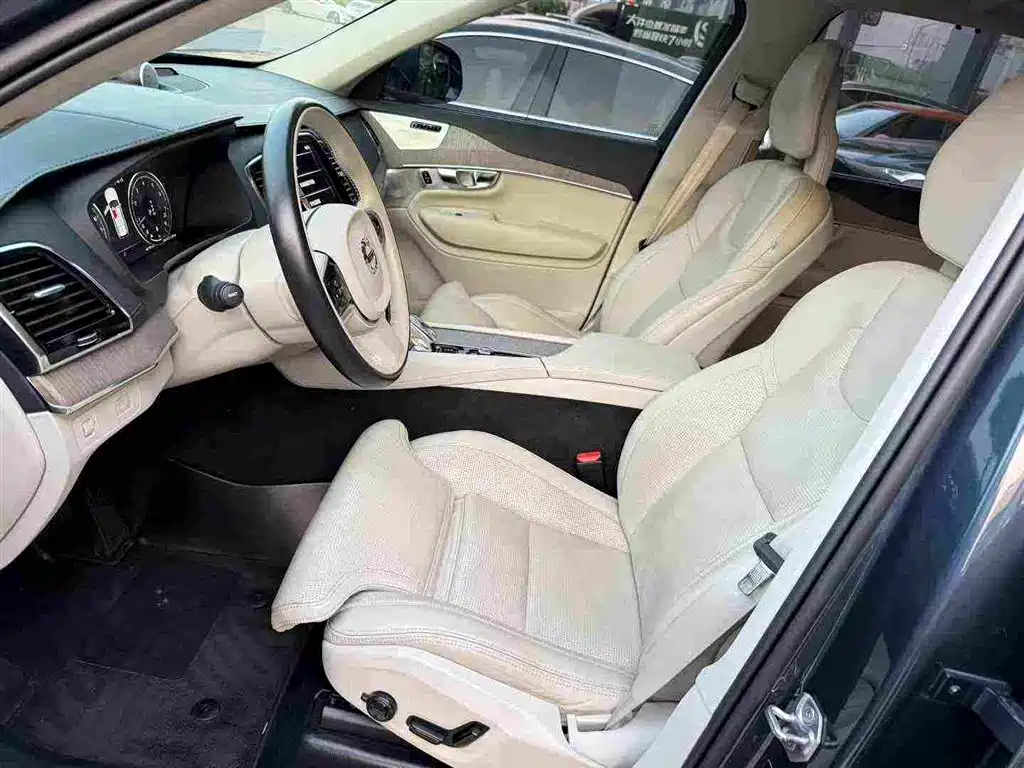 Volvo XC90 — миниатюра 4