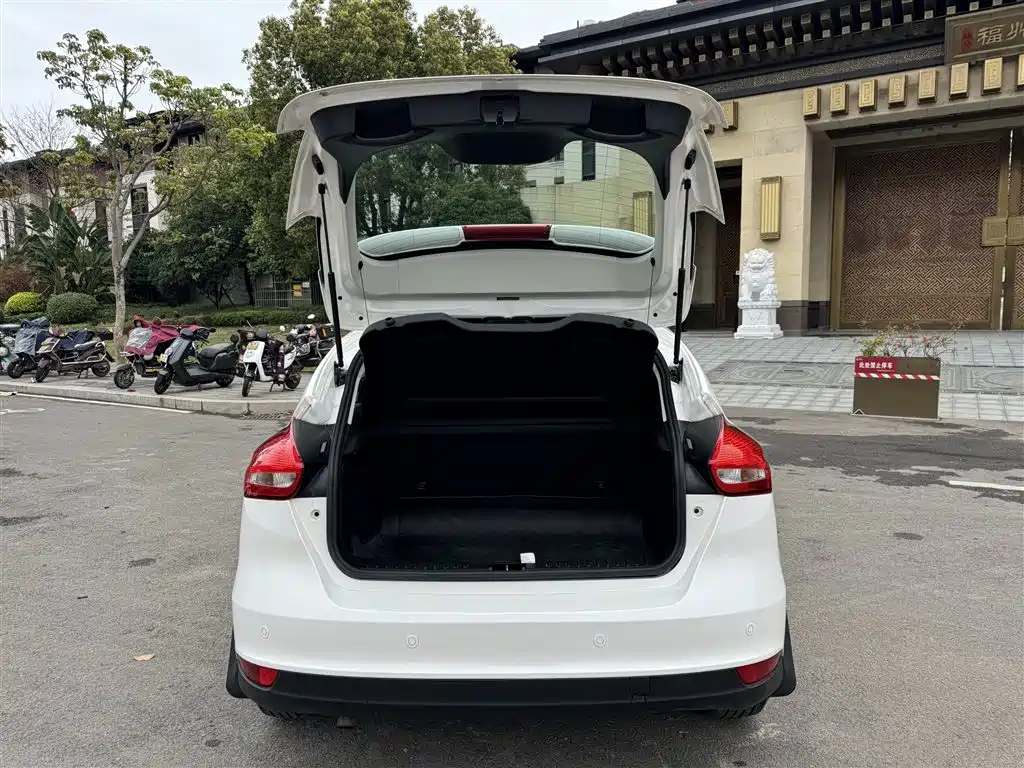 Geely Emgrand — миниатюра 25
