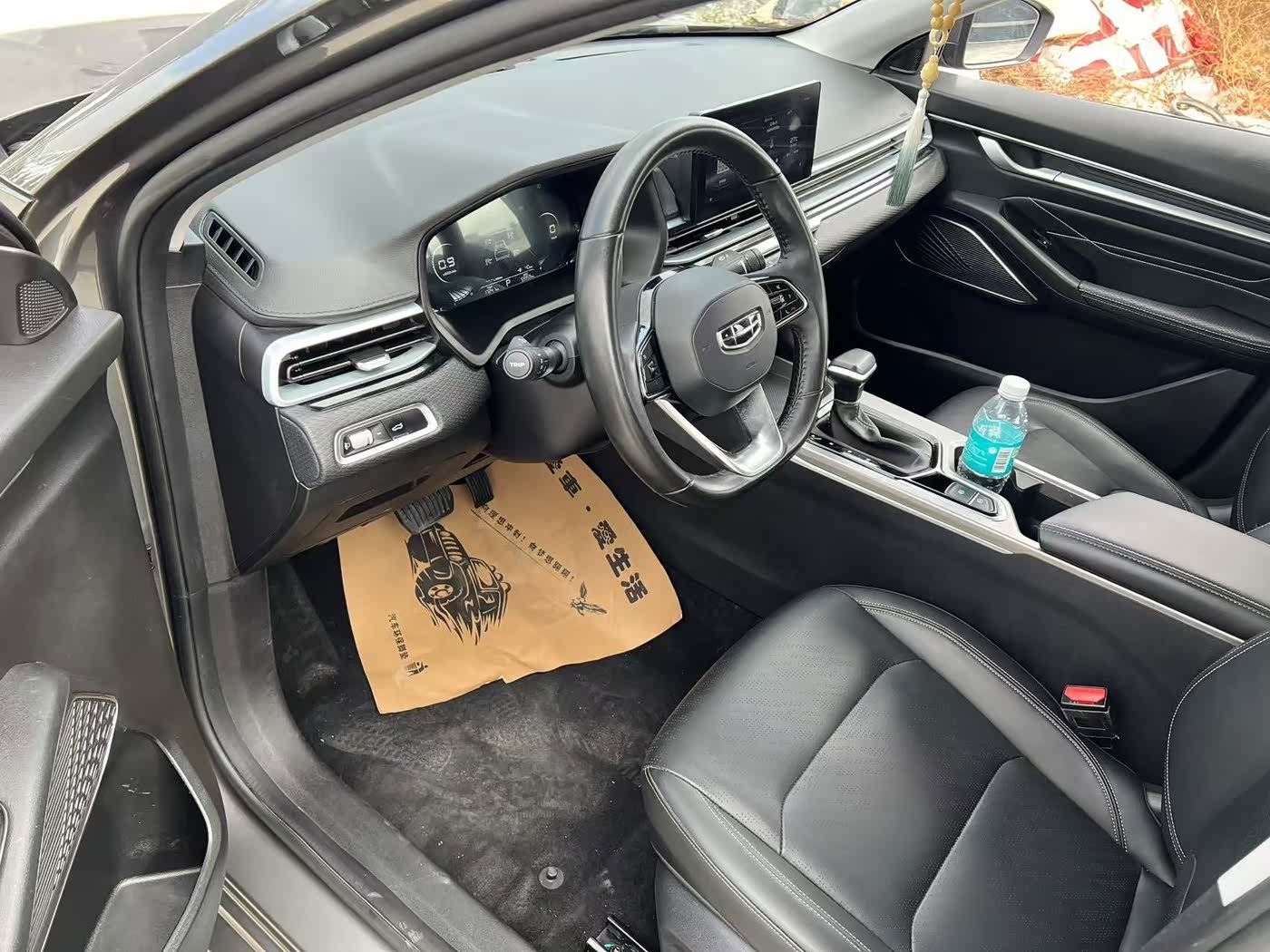 Geely Emgrand 1.5 л 2022 г. Серебристо-серый, пробег 23000 км