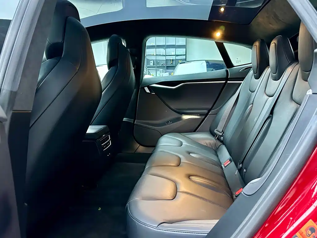 Tesla Model S — миниатюра 9