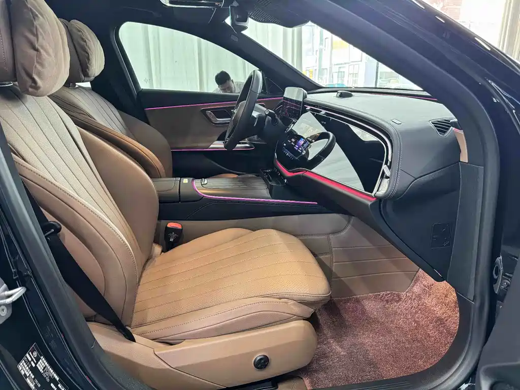 Mercedes-Benz E-Class — миниатюра 8