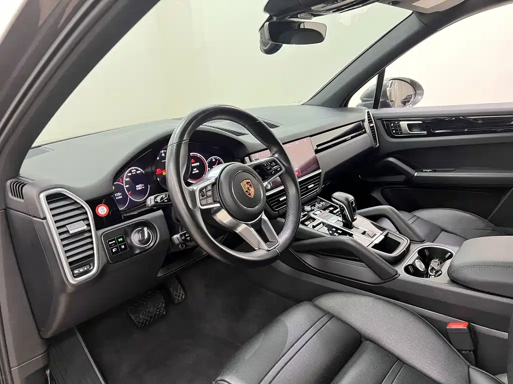 Porsche Cayenne — миниатюра 9