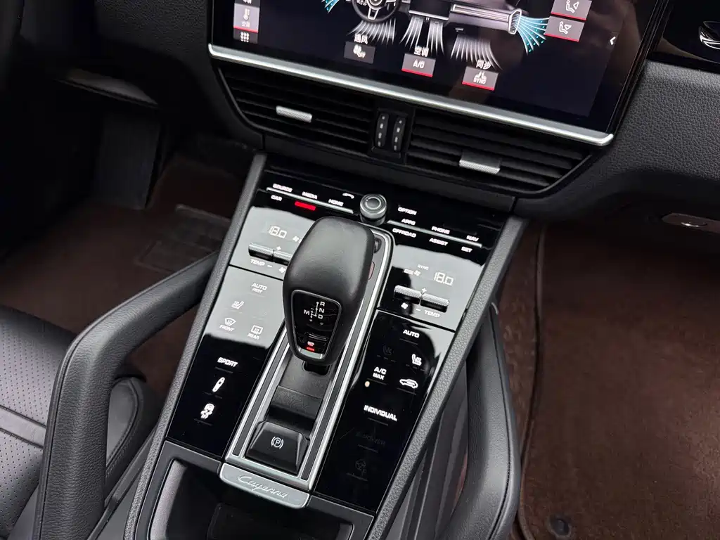 Porsche Cayenne — миниатюра 11