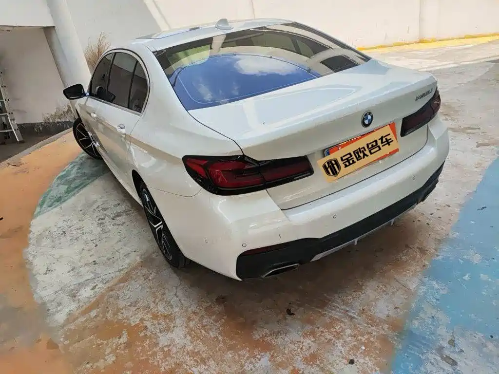 BMW 5 Series — миниатюра 6