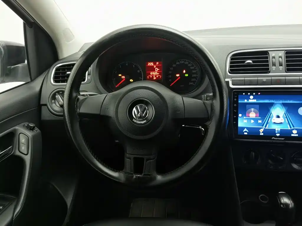 Volkswagen Polo — миниатюра 11