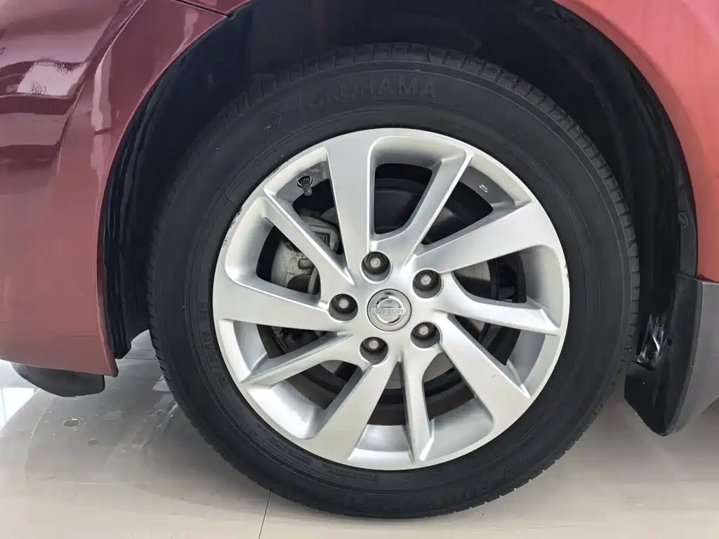 Nissan Tiida — миниатюра 5