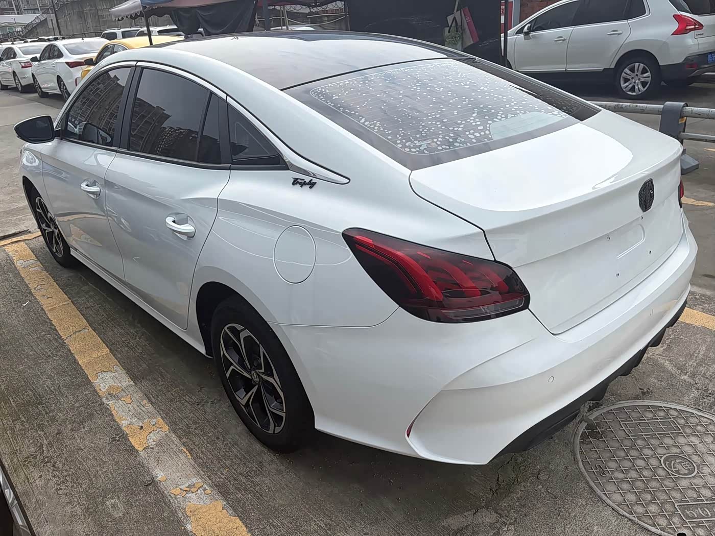 MG MG5 1.5 л 2022 г. Белый, пробег 32000 км