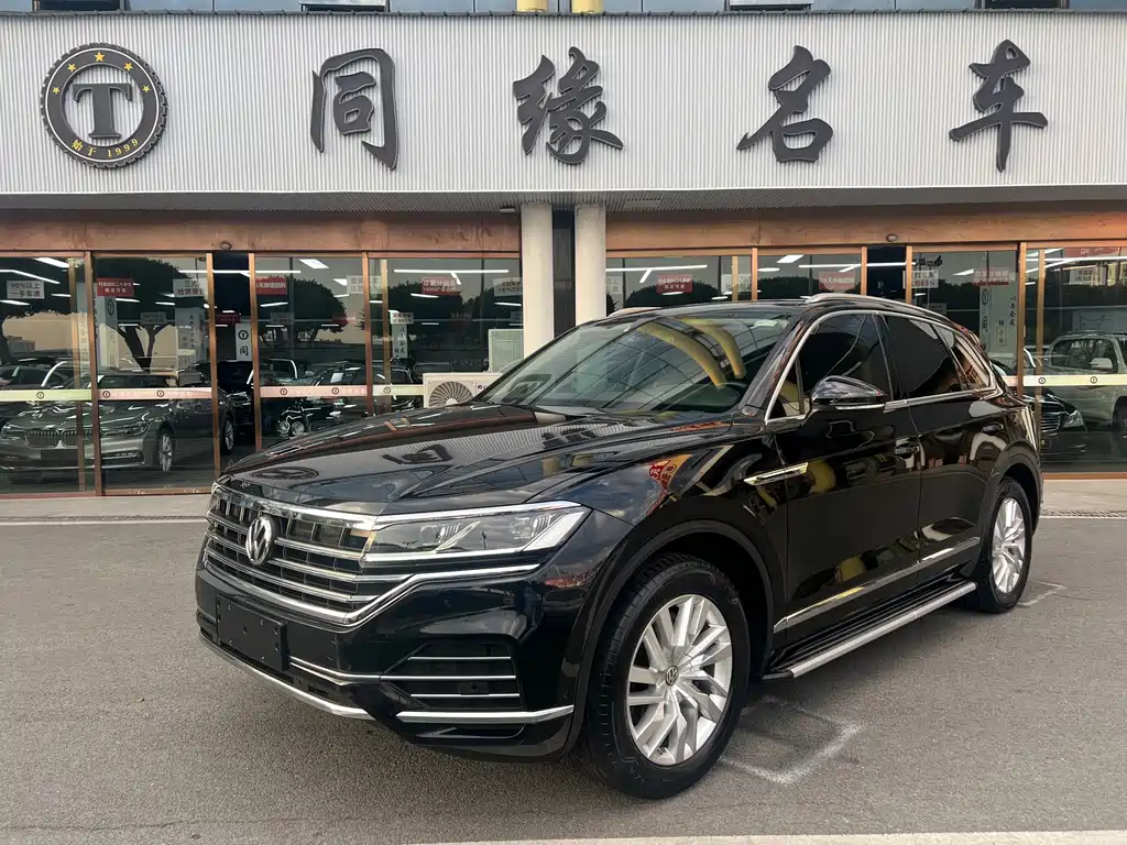 VOLKSWAGEN TOUAREG
