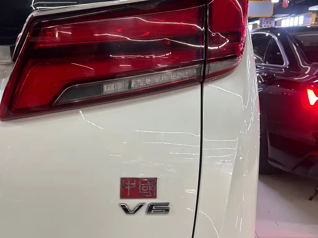 Toyota Alphard — миниатюра 26