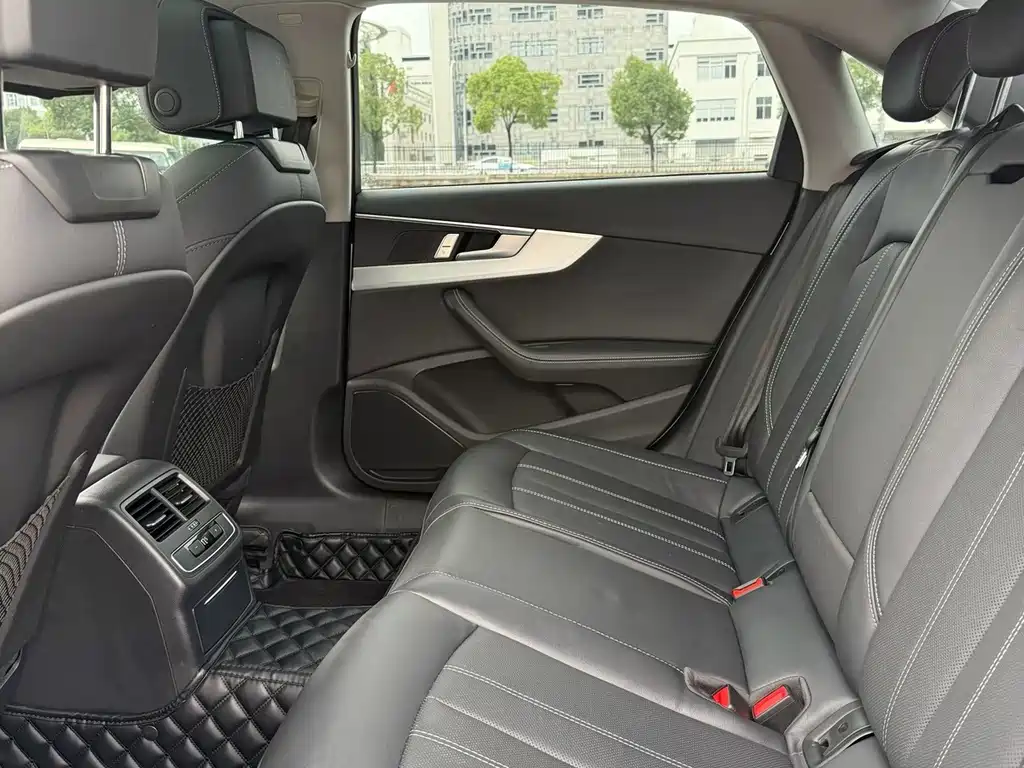 Audi A4L — миниатюра 5