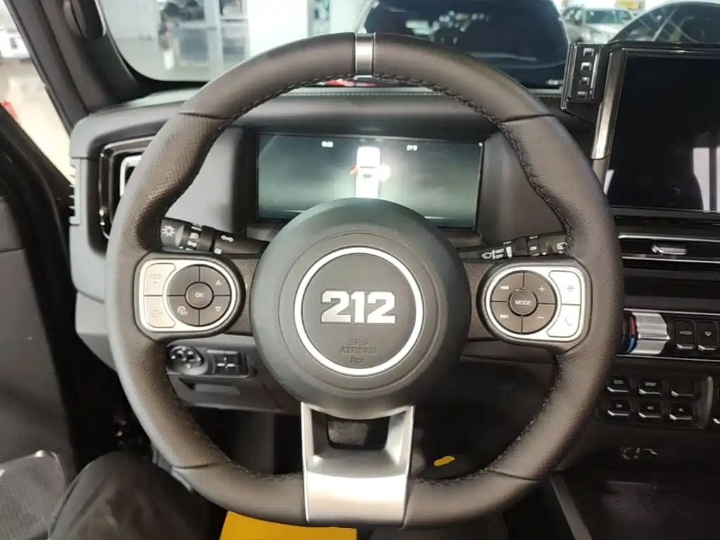 212 212 T01 — миниатюра 11