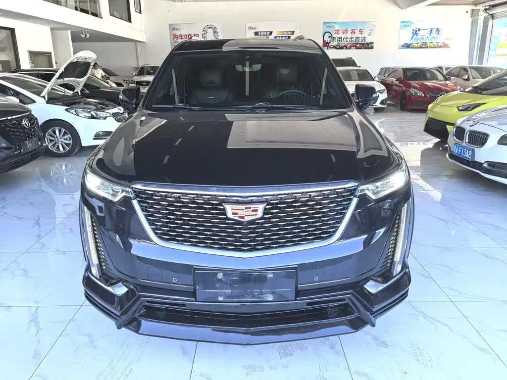 CADILLAC XT6