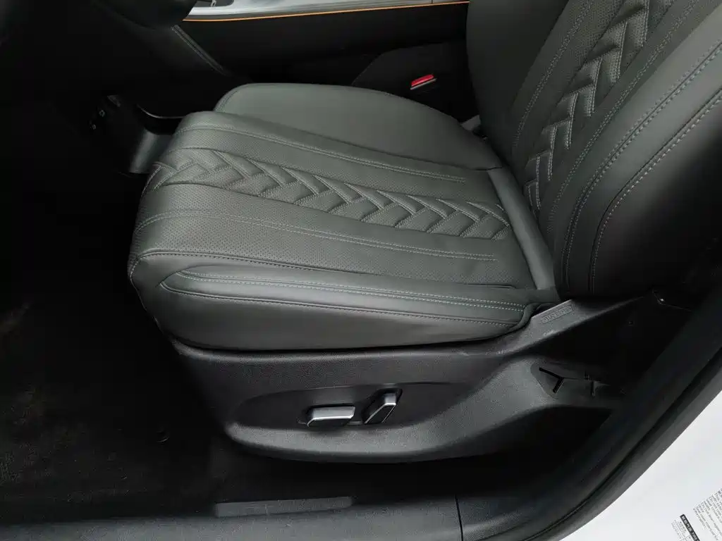 BYD L DM-i — миниатюра 20