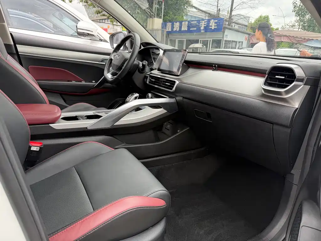Geely Binyue — миниатюра 6