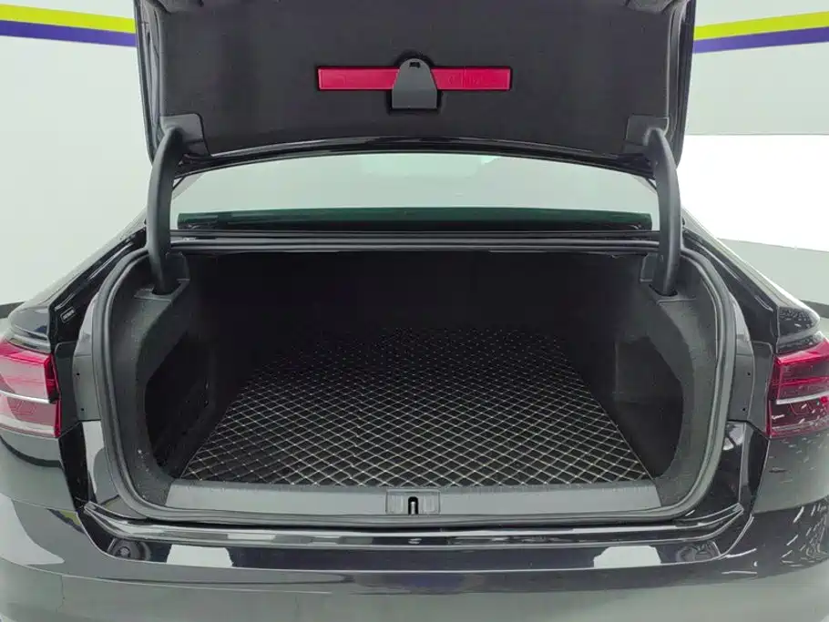 Volkswagen Phideon — миниатюра 4
