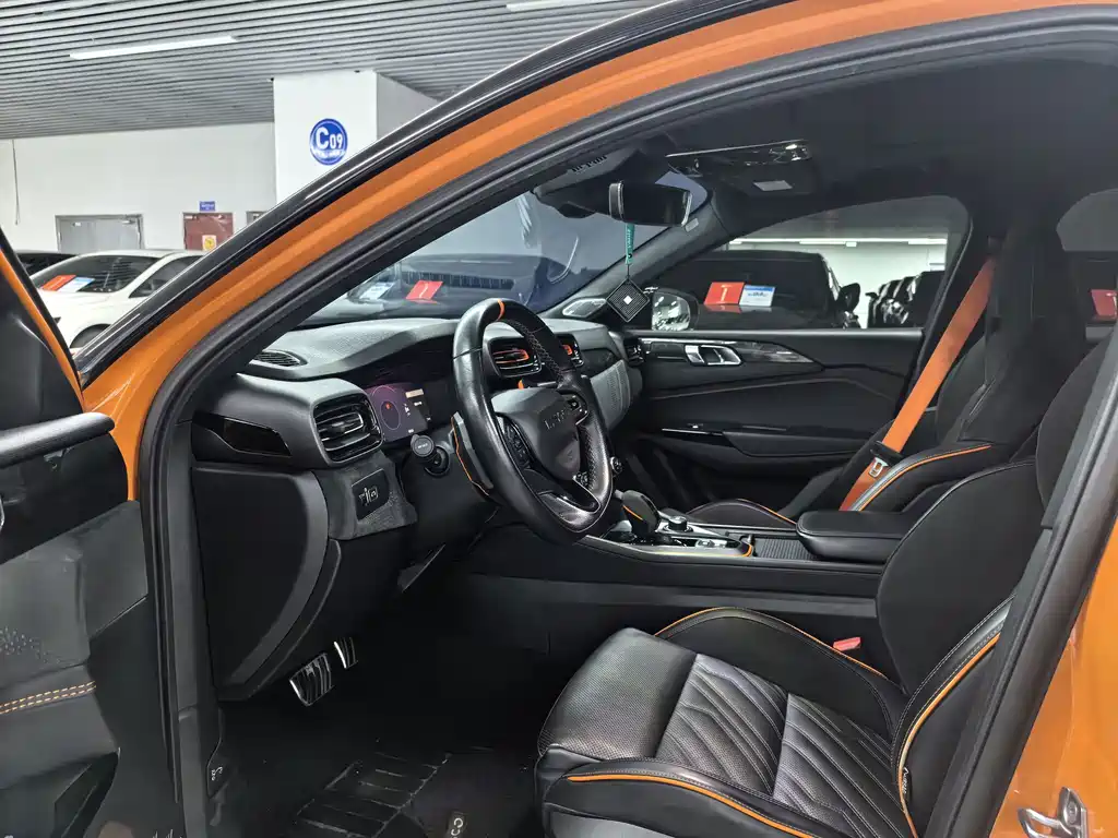 Lynk & Co 02 Hatchback — миниатюра 4