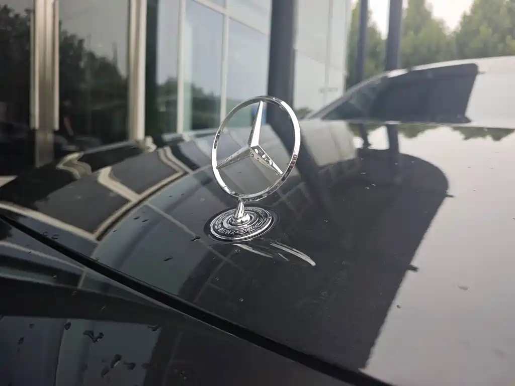 Mercedes-Benz E-Class — миниатюра 9