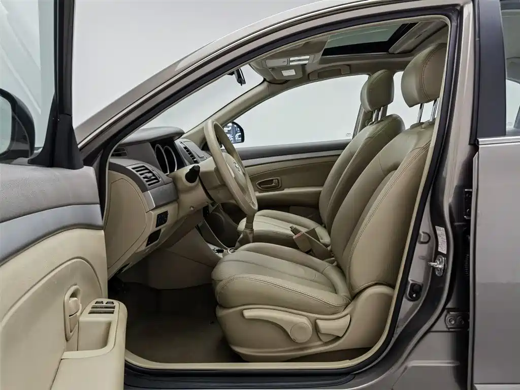 Nissan Sylphy 2012 1.6XL MT Luxury
