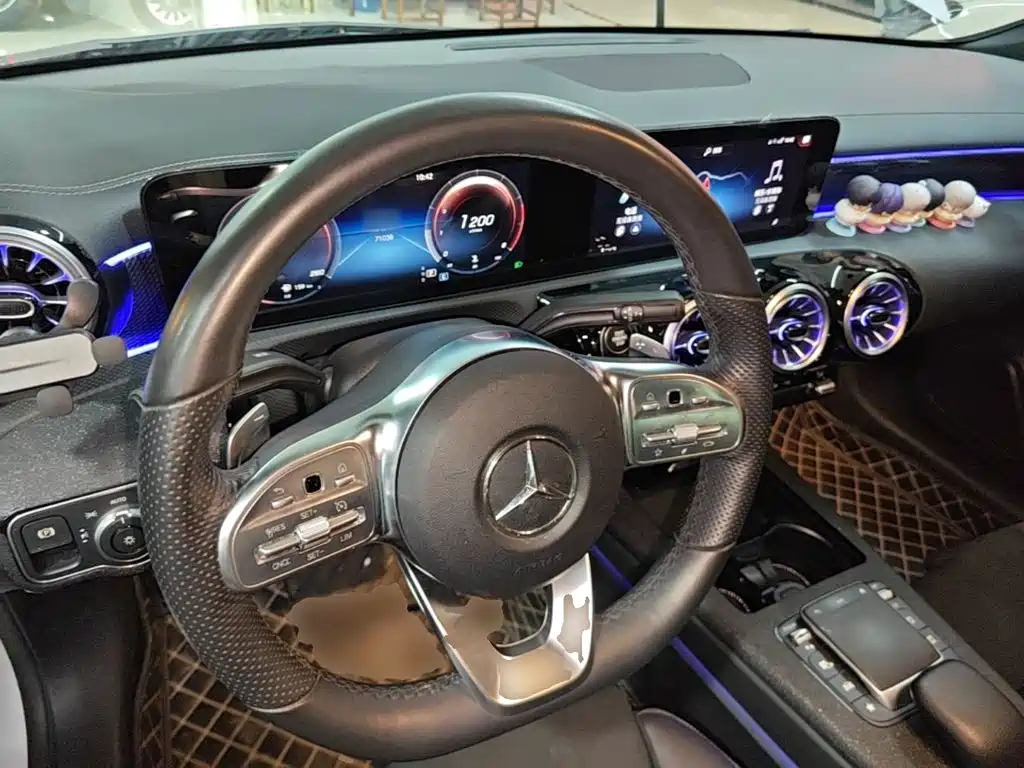 Mercedes-Benz A-Class — миниатюра 10