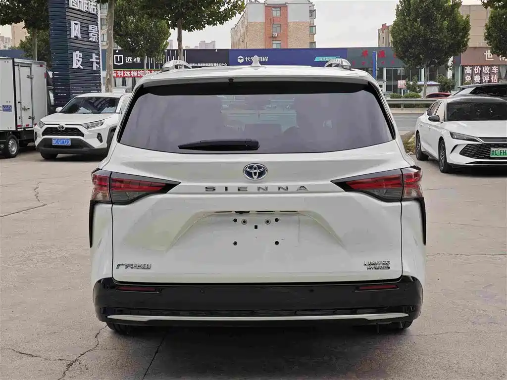 Toyota Sienna — миниатюра 5