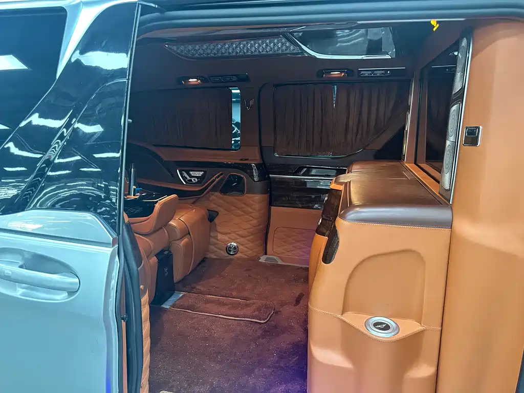 Mercedes-Benz Vito 2023 2.0T 7 мест