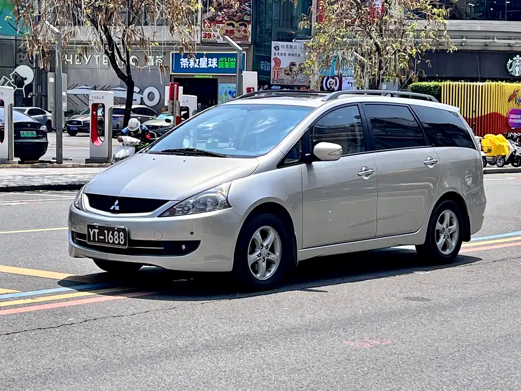 Mitsubishi Grandis 2008