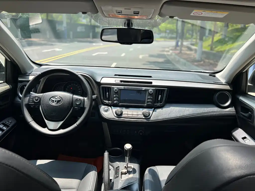 Toyota RAV4 — миниатюра 19