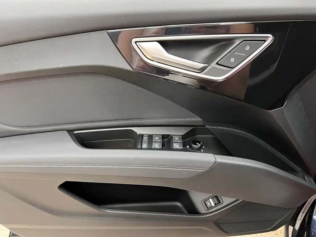 Audi Q4 e-tron — миниатюра 12