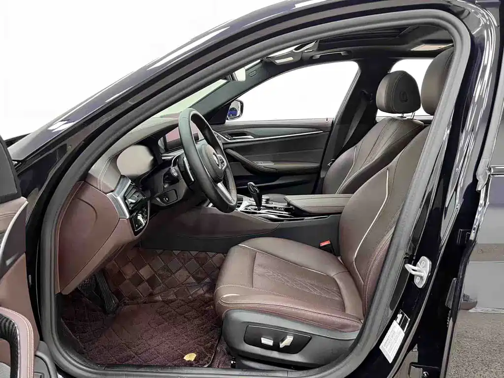 BMW 5 Series — миниатюра 11
