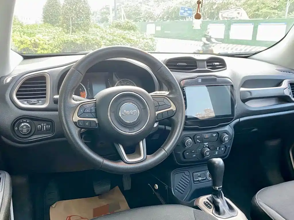 Jeep Renegade — миниатюра 5