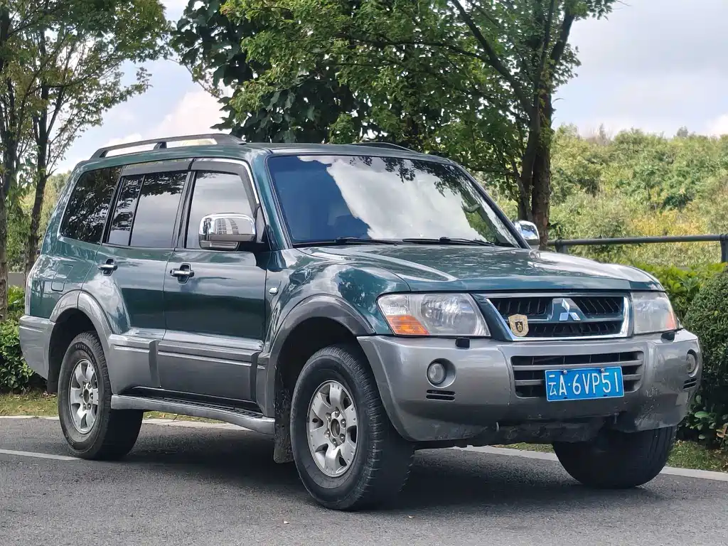 Mitsubishi Pajero — миниатюра 3