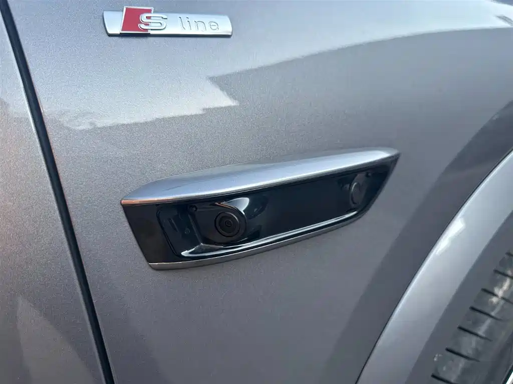 AUDI Q6L SPORTBACK E TRON