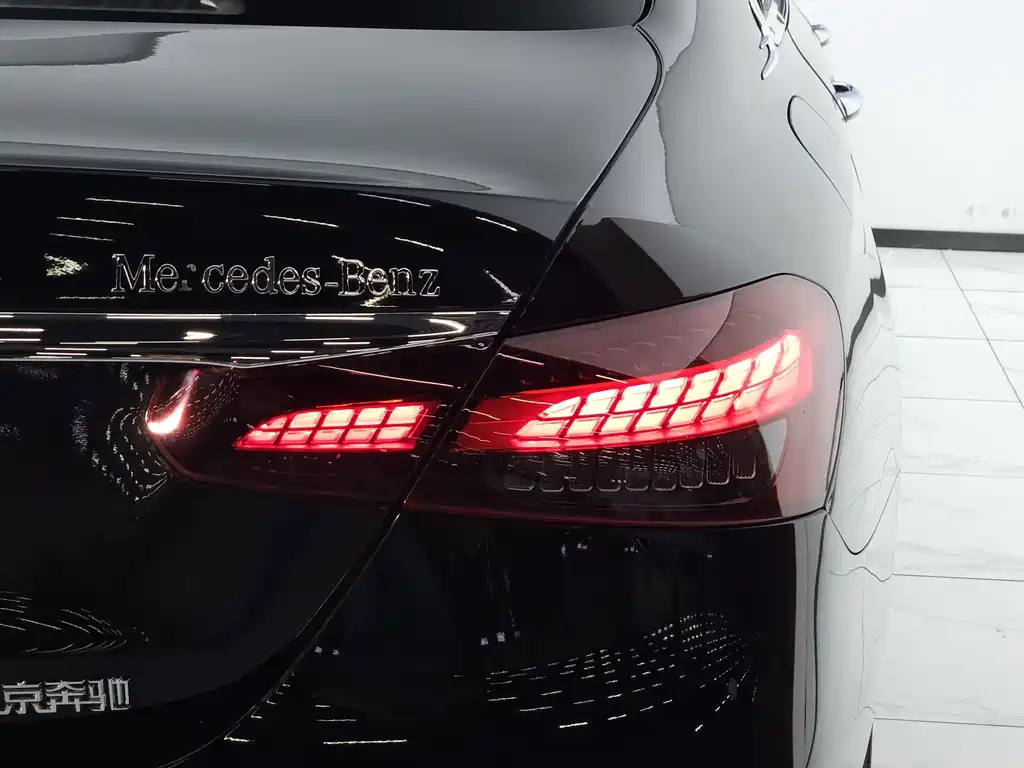 Mercedes-Benz E-Class — миниатюра 14